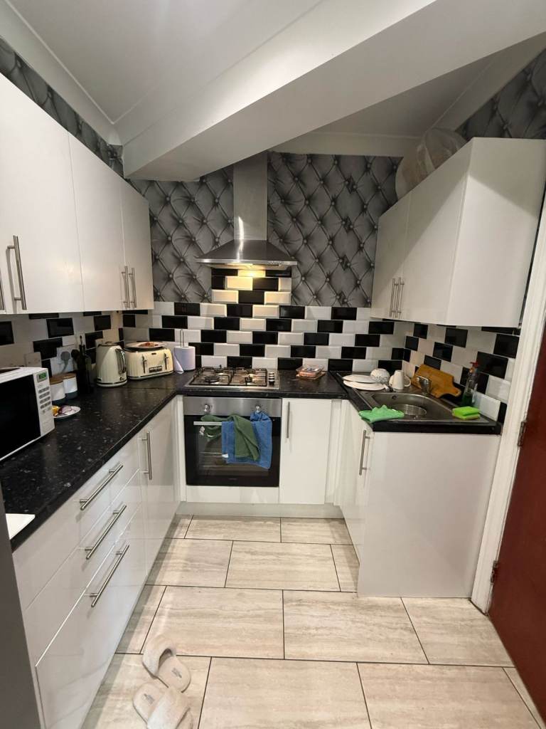 (BILLS INCLUDED) 2 BEDROOM FLAT FOR RENT IN HOUNSLOW EAST
