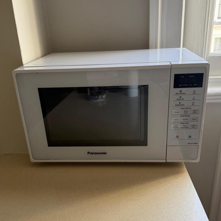 Panasonic NN-E27LWMB Microwave Oven - White, Good Condition