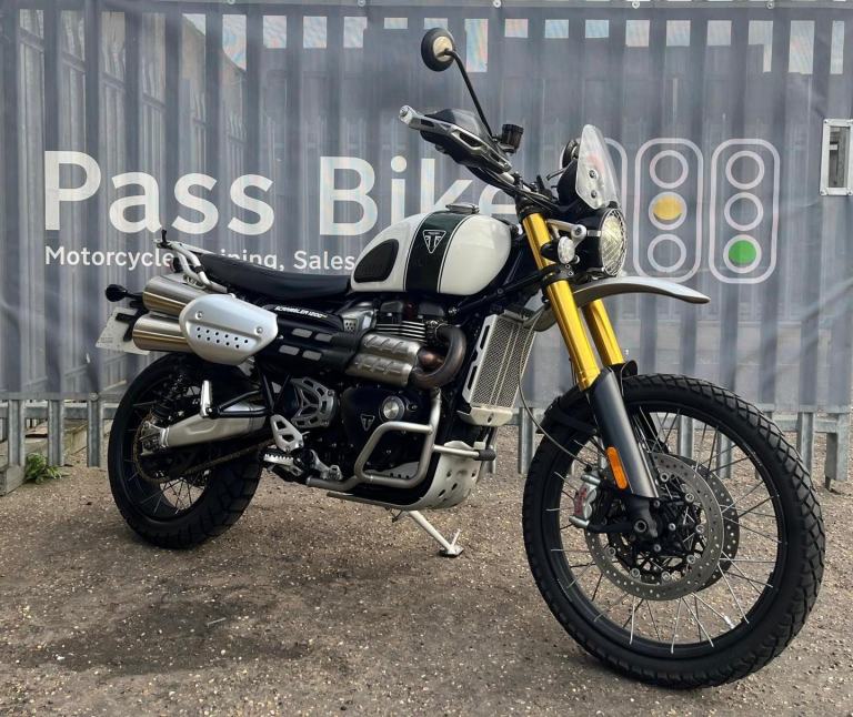 2019 Triumph Scrambler 1200 XE Green and White - Low Miles