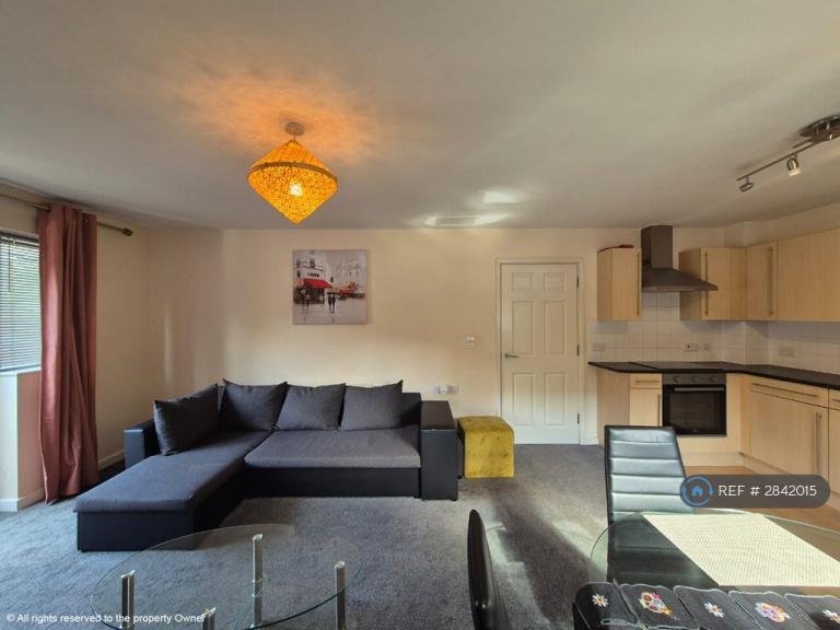 2 bedroom flat in Fremington Court, Coventry, CV1 (2 bed) (#2842015)