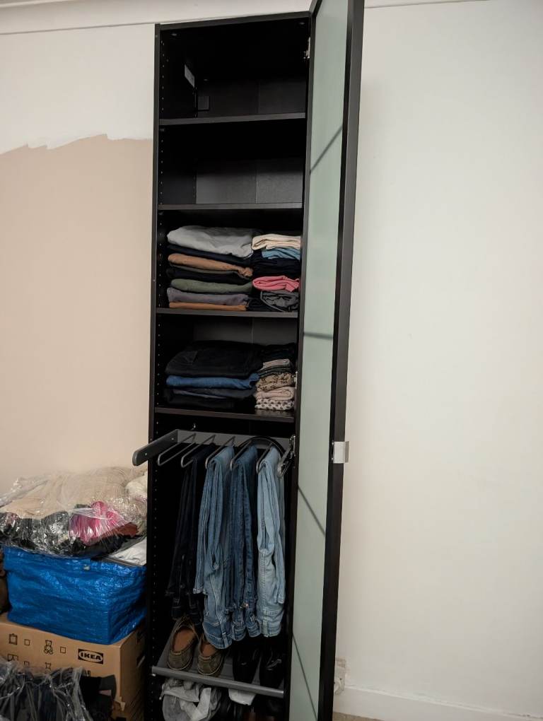 Single wardrobe