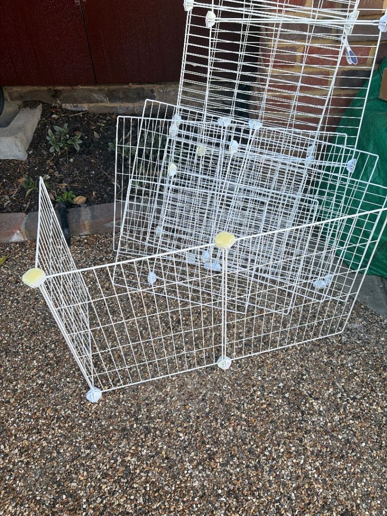 Wire sides suitable to make an indoor guinea pig run 
