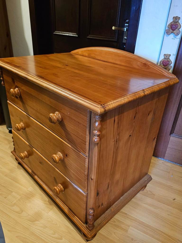 Chest of drawers