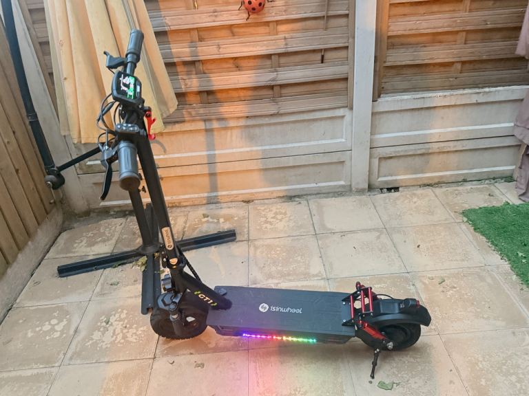 Skulwheel Electric Scooter with LED Lights – Good Condition