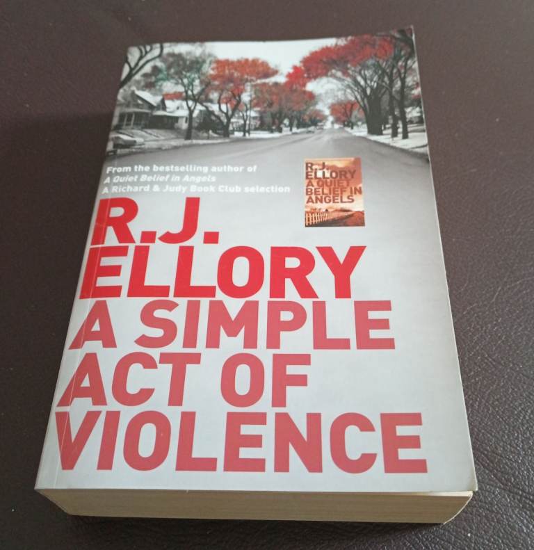 R J Ellory - A Simple Act of Violence - Paperback book