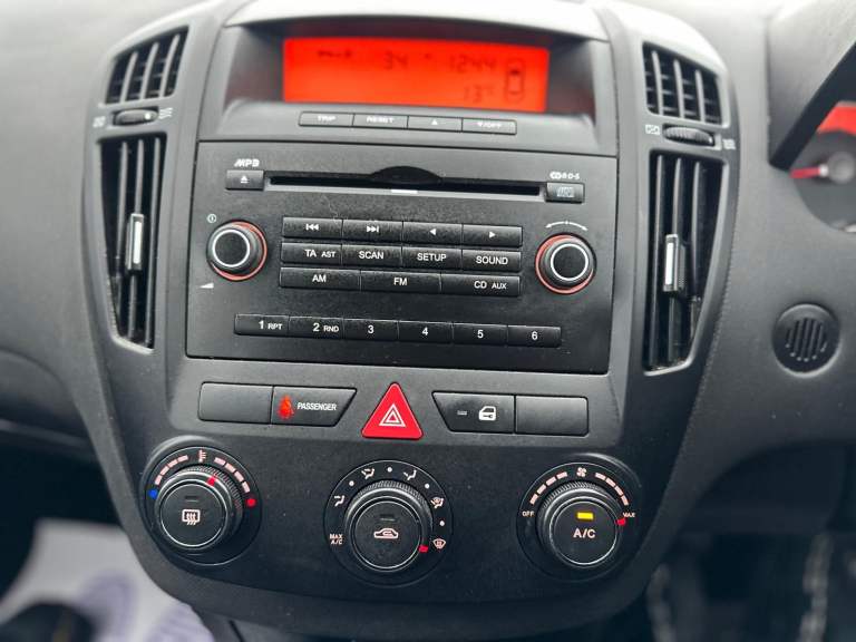 Kia, CEED, Hatchback, 2007, Manual, 1396 (cc), 5 doors