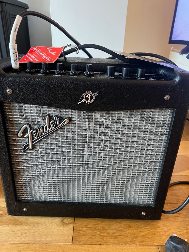Fender Mustang 1 amp with Lead 