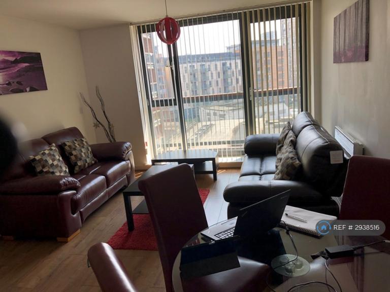 2 bedroom flat in The Sphere, London, E16 (2 bed) (#2938516)