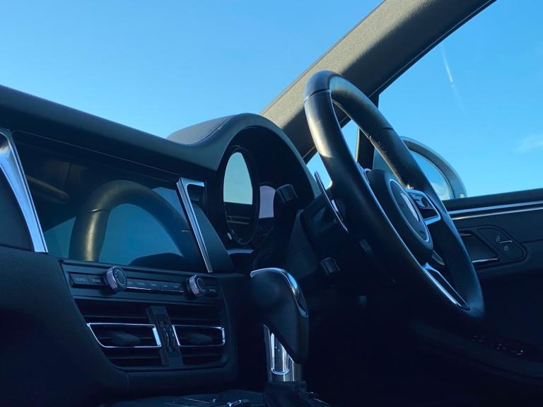 2020 Porsche Macan 2.0T PDK - Panoramic Sunroof &amp; Bose Audio &amp; PASM &amp; Huge Spec 4x4 P...