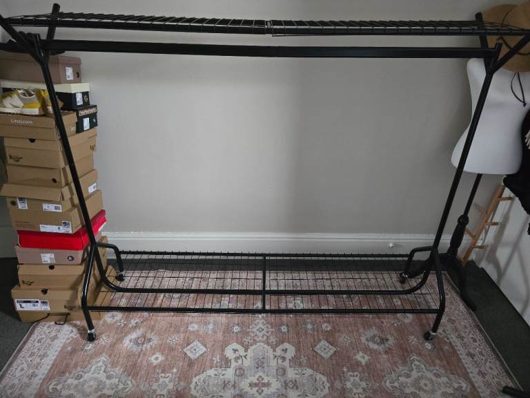 Black Metal Clothes Rail with Shelf – Good Condition