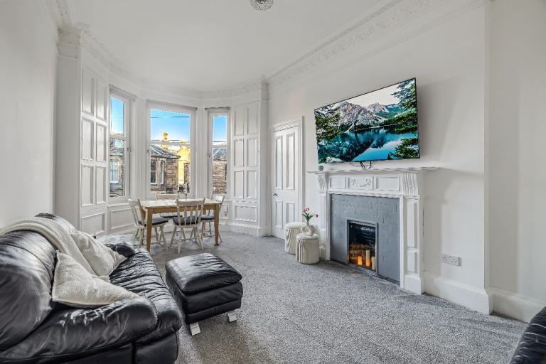 Modern 2-Bedroom Flat in The Grange - Fully Furnished & Ready to move into IMMEDIATELY