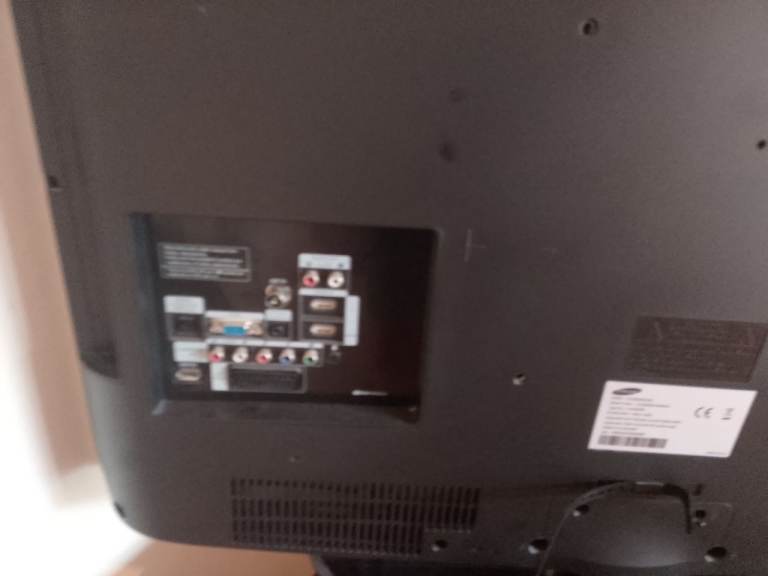 Samsung TV for sale built in Freeview 32" not smart can be made smart 