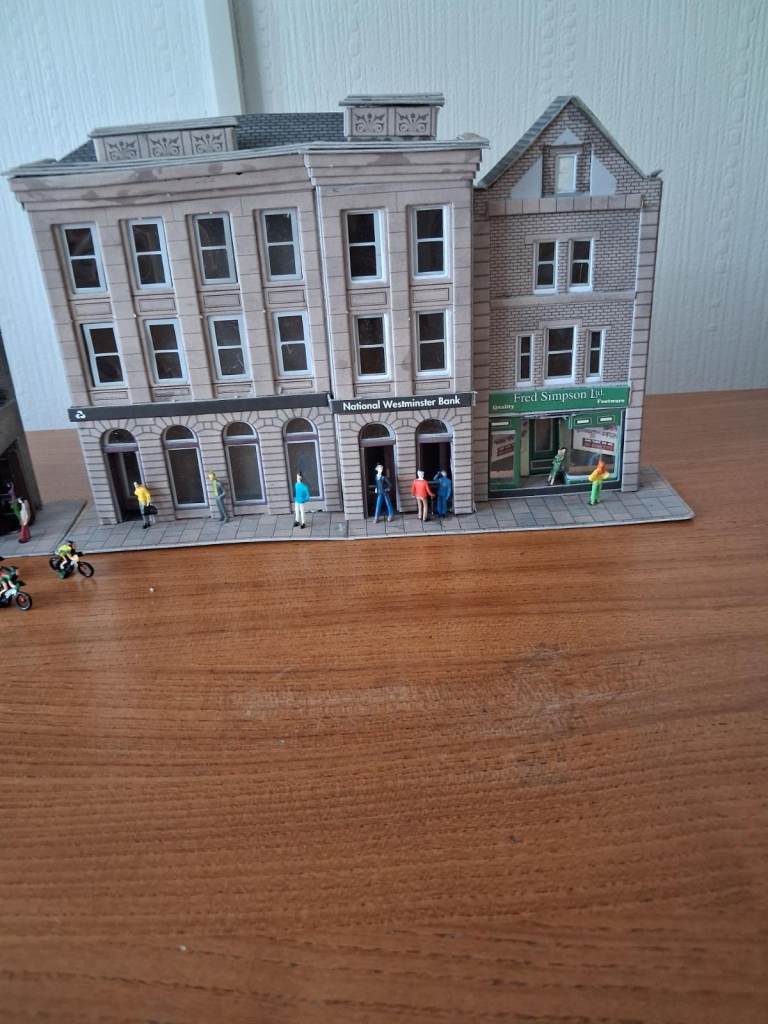 OO Guage Metcalf  Half Build of Bank and shop