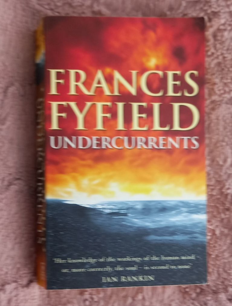 Book Undercurrents by Frances Fyfield 