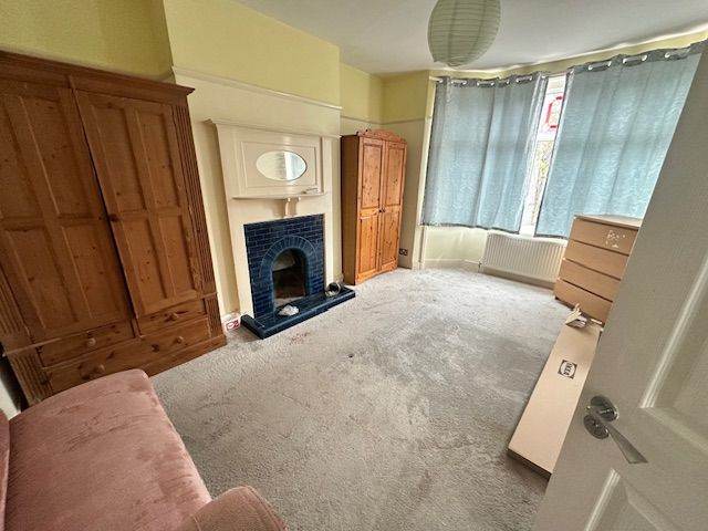 Large Master Bedroom For Rent In Catford Area