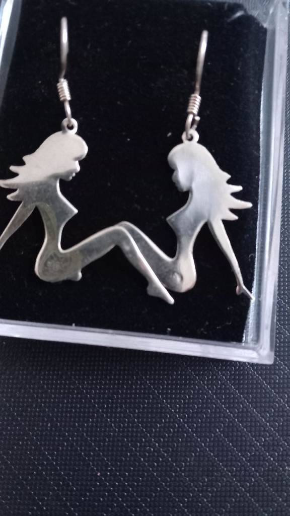 Silver-Tone Female Silhouette Drop Earrings – Good Condition