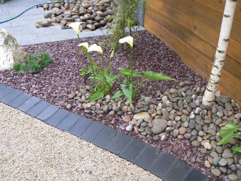Bulk bags of 20 mm plum slate garden and driveway chips/ gravel/ stones 