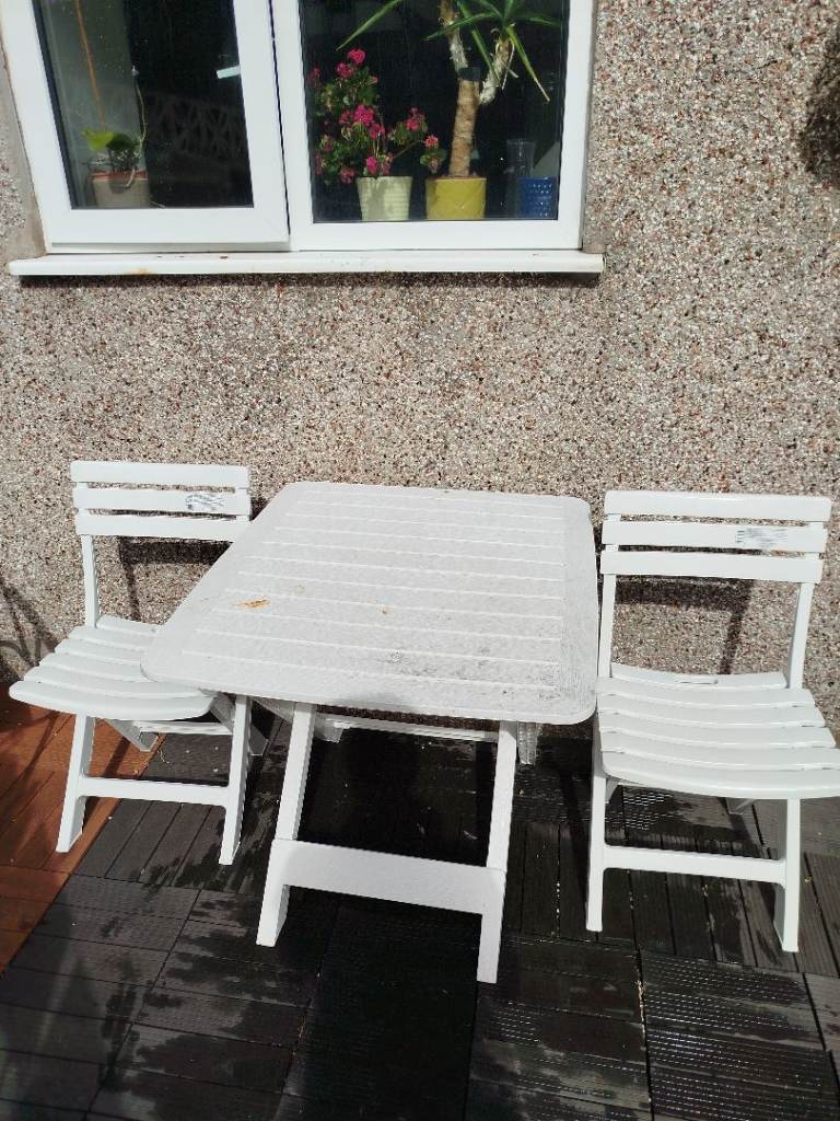 Garden table and chair (foldable/plastic/lightweight)