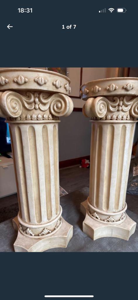 Side pillars 