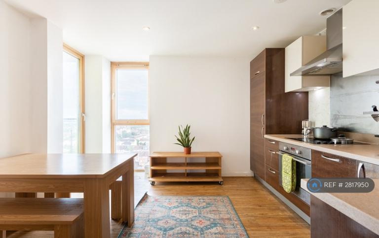 2 bedroom flat in Arboretum Place, Barking, IG11 (2 bed) (#2817950)