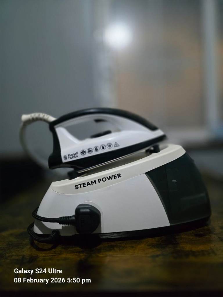Russell Hobbs Steam Power Steam Generator Iron