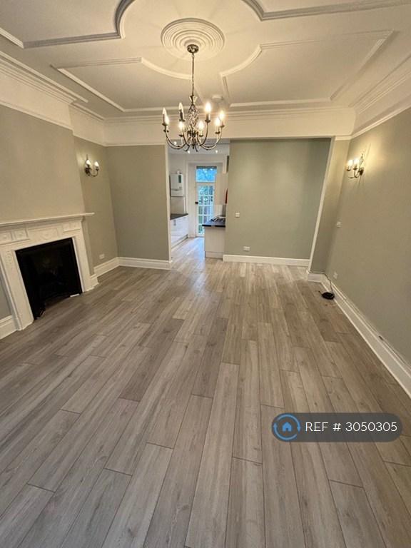 3 bedroom flat in Wolverton Mansions Uxbridge Road, London, W5 (3 bed) (#3050305)