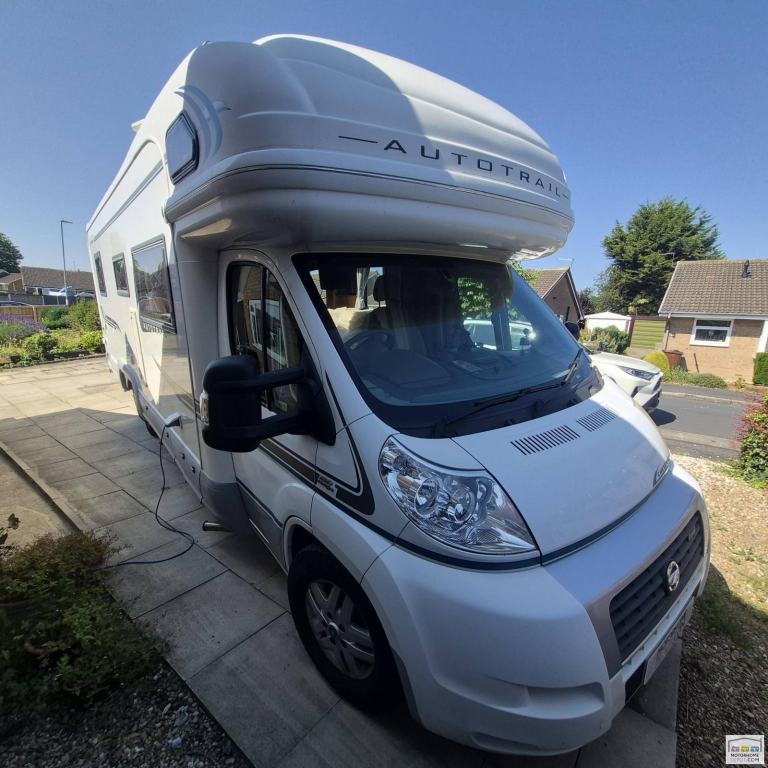 2008 Auto-trail Cheyenne 840D se 6 Berth Island bed.