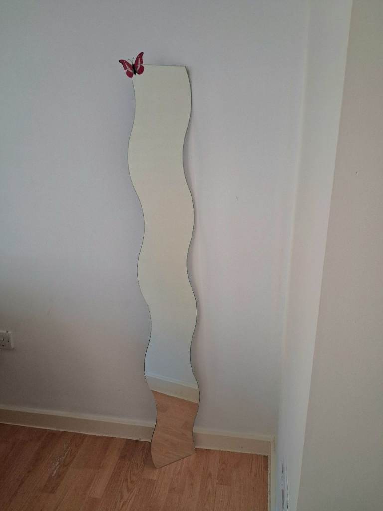 Curvy mirror