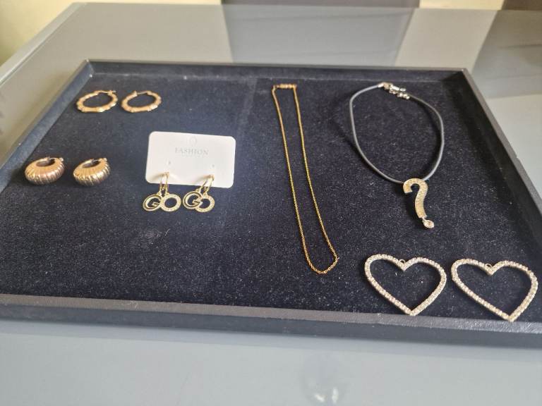 Selection of Gold Tone & Diamante Fashion Jewellery – Earrings & Necklaces