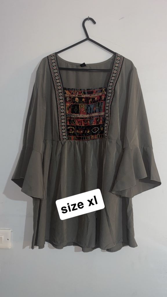 Women's XL kurta type top with Embroidered Detail