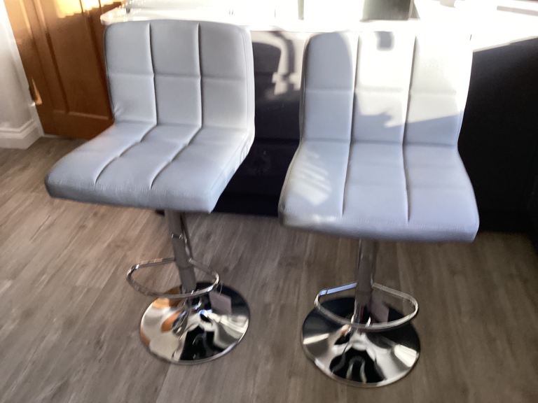 BRAND NEW : Light grey kitchen bars stools