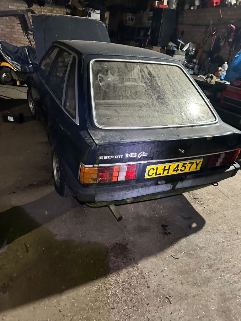 Escort mk3 1.6 ghia breaking also mk4 escorts  breaking 