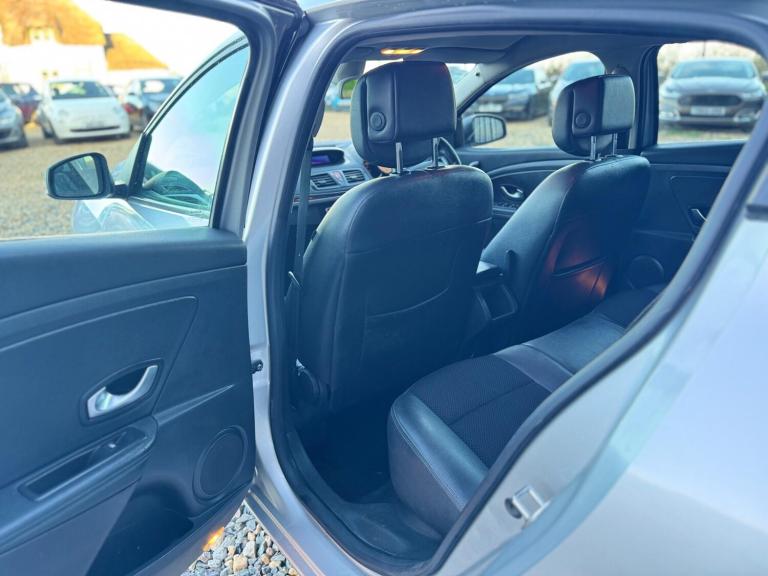 2009 Renault Megane 1.9 dCi Privilege Euro 4 5dr HATCHBACK Diesel Manual