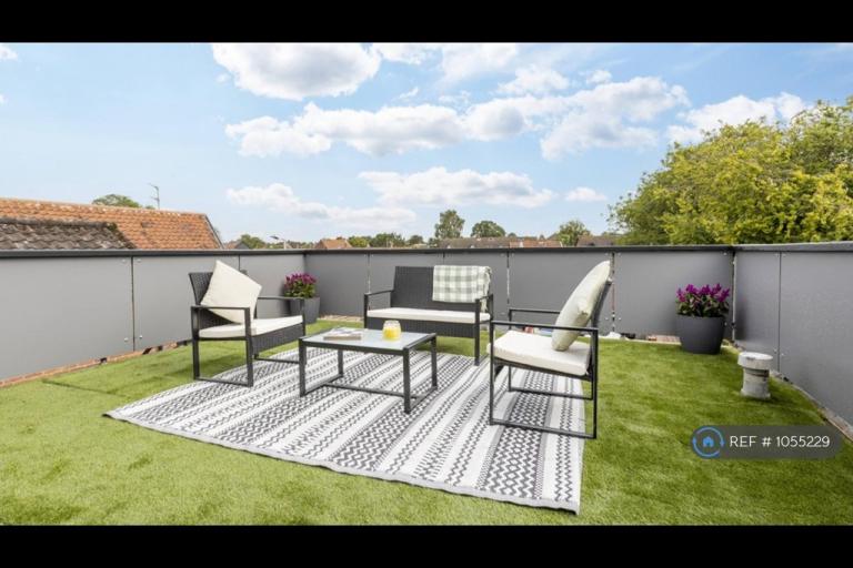 1 bedroom flat in Market Street, Wymondham, NR18 (1 bed) (#1055229)