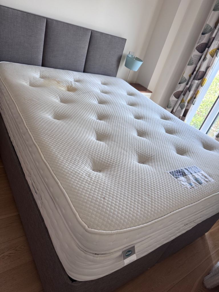 King Size Bed with Silentnight Mirapocket Mattress & Ottoman Base