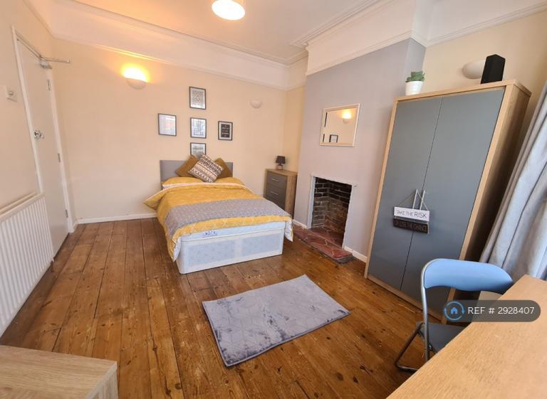 1 bedroom in Francis Avenue, Southsea, PO4 (#2928407)