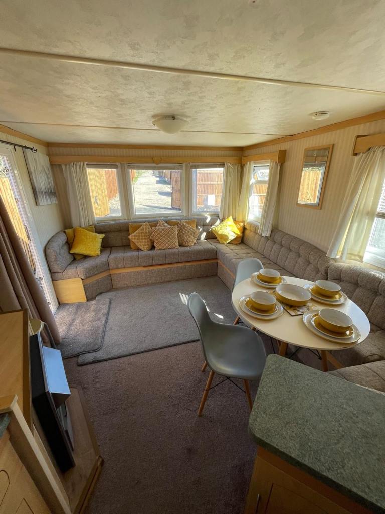 2 Statics Available 2 Bed Wickford - DSS accepted