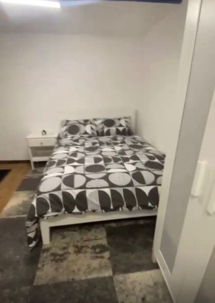 Room available in EH17