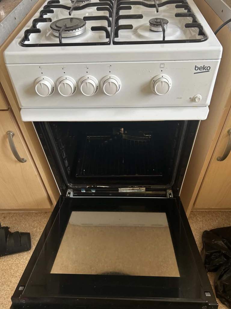 Beko Freestanding Gas Cooker with Oven – Good Condition
