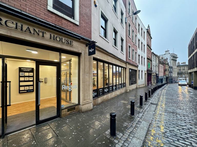 Newcastle - NE1 1EE \ Private Office for 2 Workstations