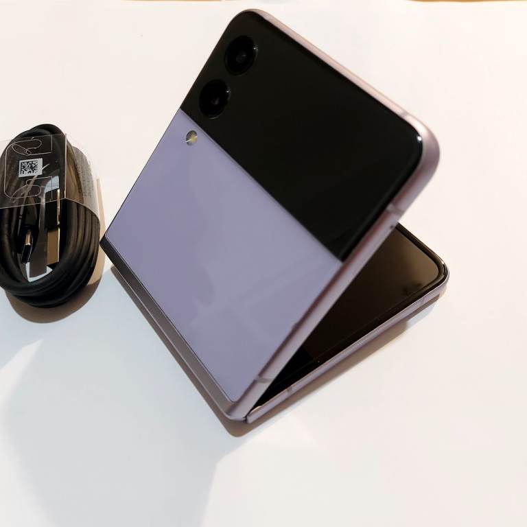 Samsung Galaxy ZFlip3 5G 256GB Lilac Unlocked Z Flip 3