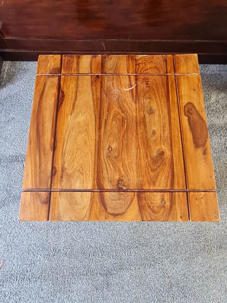 Living room coffee table 18" square 