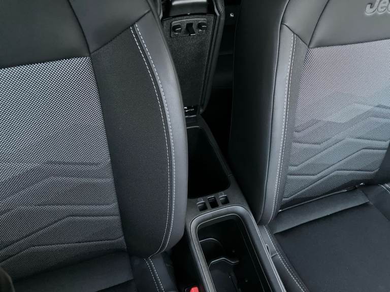 2025 Jeep Avenger 1.2 e-Hybrid Summit 5dr DCT Hatchback PETROL Automatic