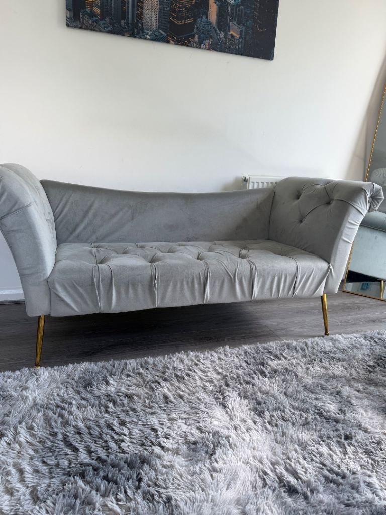 Elegant Grey Velvet Chesterfield-Style 3-seater Gold legs