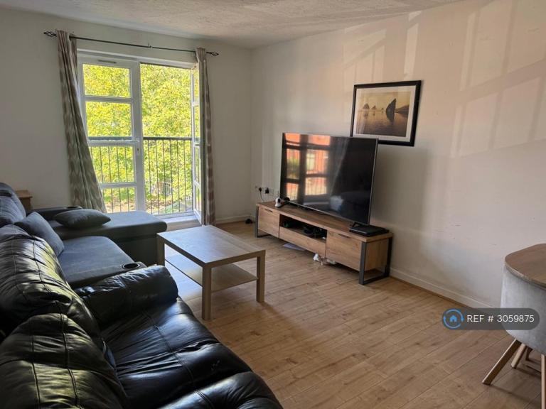 2 bedroom flat in Waterford Court, Bolton, BL4 (2 bed) (#3059875)