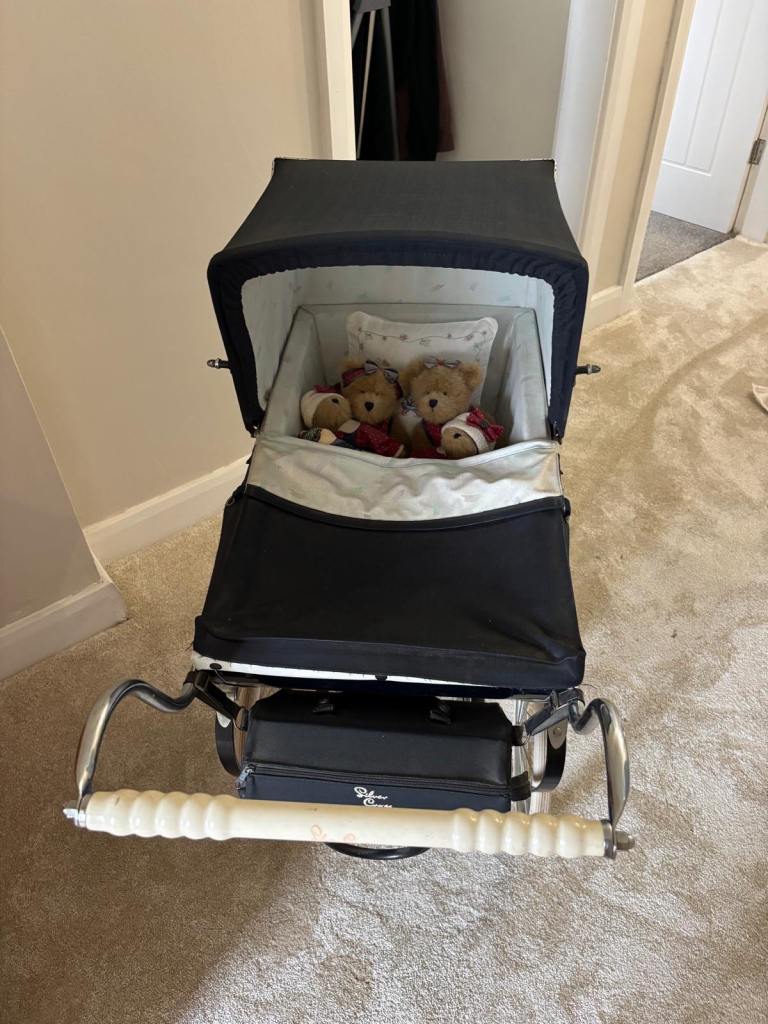Vintage Silver Cross Dolls Pram - excellent Condition