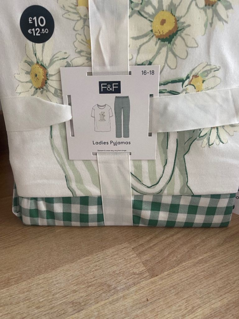 New pyjamas size 16/18 NEW 