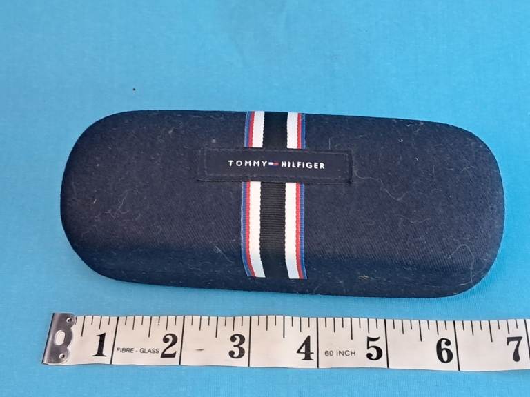 TOMMY  HILFIGER Dark Blue Fabric  Sunglasses/Glasses Case.good condition. 