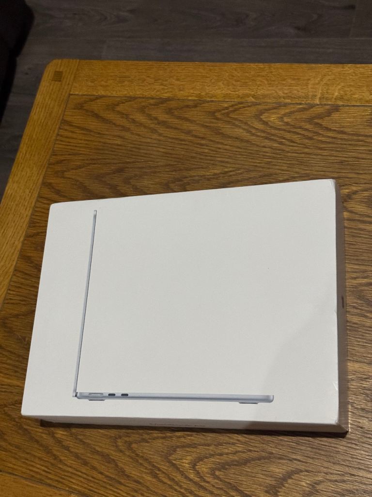 MacBook Air 13 inch 2025 M4 brand new sealed