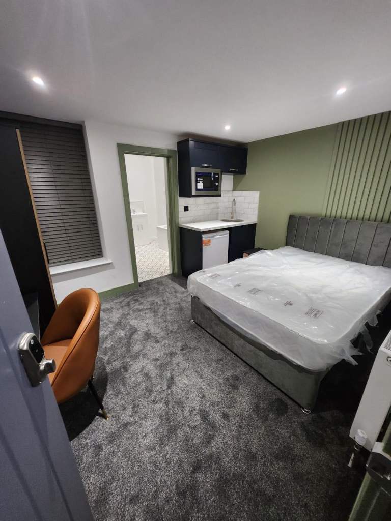 6 BED| MANCHESTER SK5| COMPANY LET ONLY